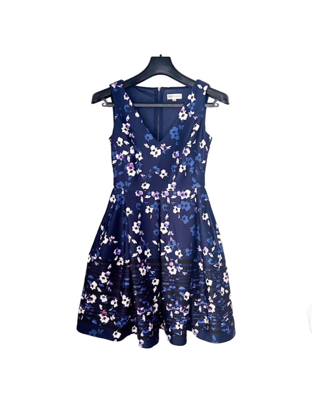 Neiman Marcus V-Neck Floral Fit & Flare Dress Sz 4 Pockets Wedding Guest Garden